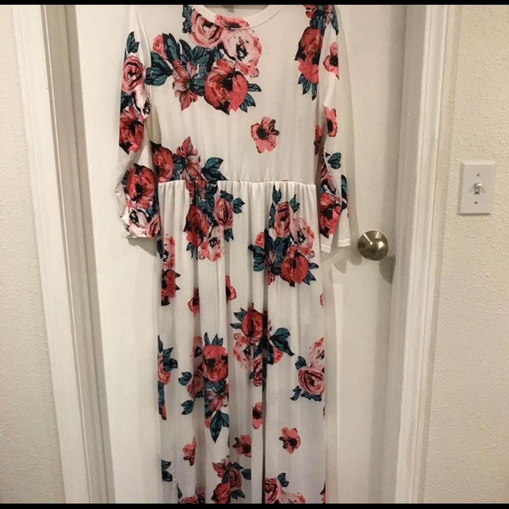 New Maxi white floral dress